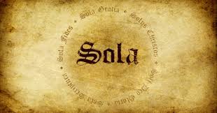 Ilustração representando os 5 Solas da Reforma Protestante: Sola Scriptura, Sola Fide, Sola Gratia, Solus Christus e Soli Deo Gloria